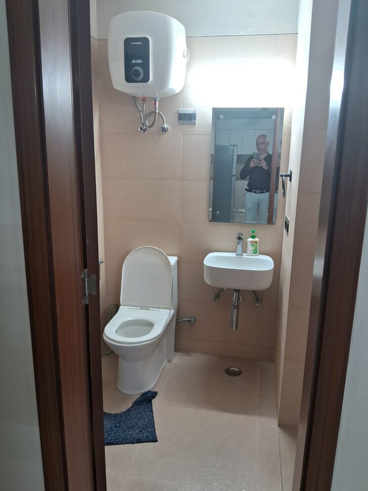 Bathroom, central-park-flower-valley-aqua-front-towers 3 Bedroom 1789 Sq.Ft. Builder Floor In Sohna Sector 33 Gurgaon 9272300