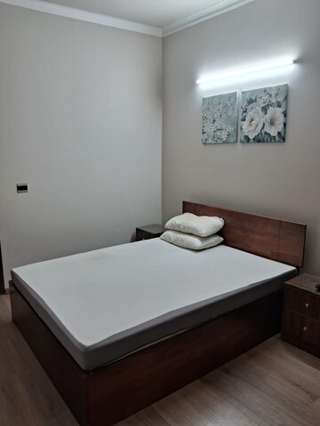 Bedroom in 3 BHK Builder Floor at Central Park Flower Valley Aqua Front Towers, Sohna Sector 33 – for Rent