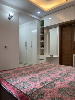 Room in 2.5 BHK Apartment at Omaxe Lake, North Mullanpur – for Rent