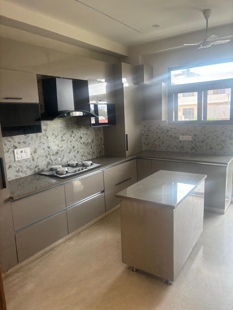 Kitchen, palam-vihar-residents-association 4 Bedroom 3600 Sq.Ft. Builder Floor In Palam Vihar Gurgaon 9272347