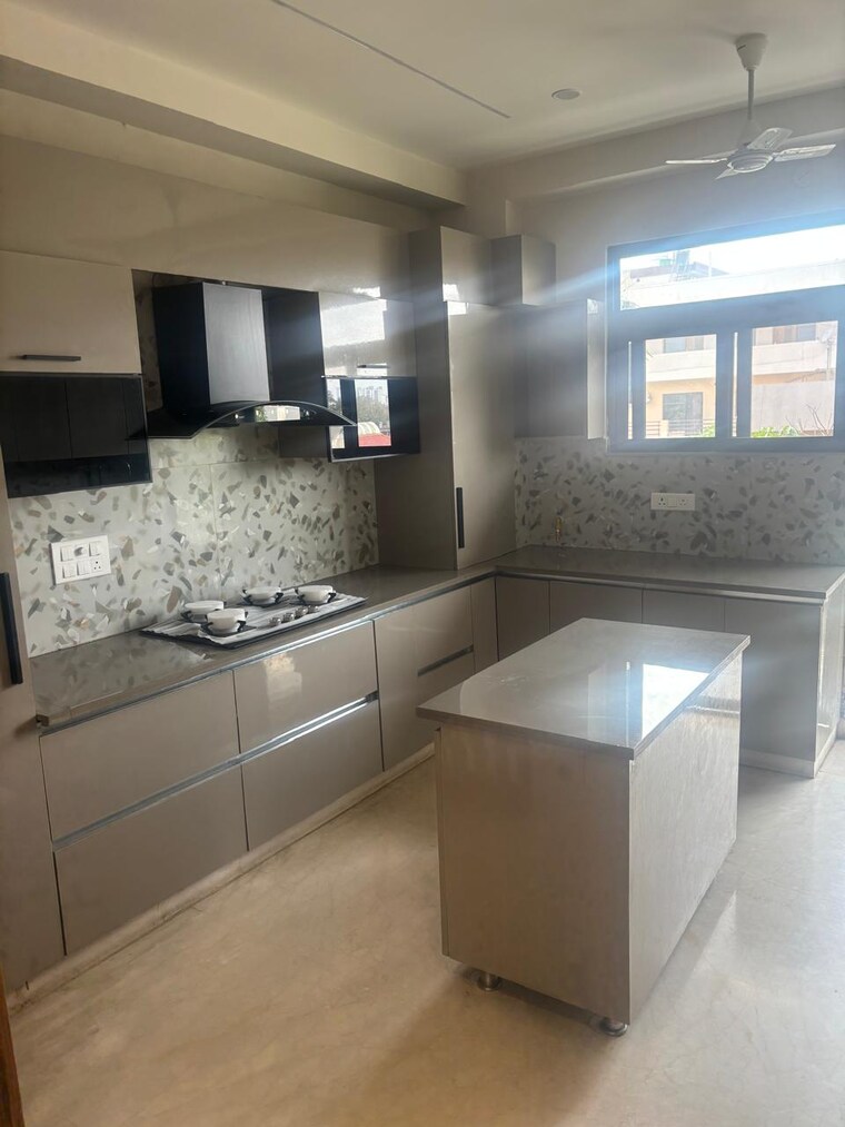 Kitchen, palam-vihar-residents-association 4 Bedroom 3600 Sq.Ft. Builder Floor In Palam Vihar Gurgaon 9272347