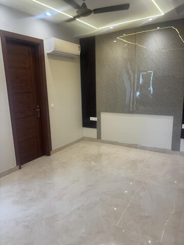 Room in 4 BHK Builder Floor at Palam Vihar Residents Association, Palam Vihar – for Sale