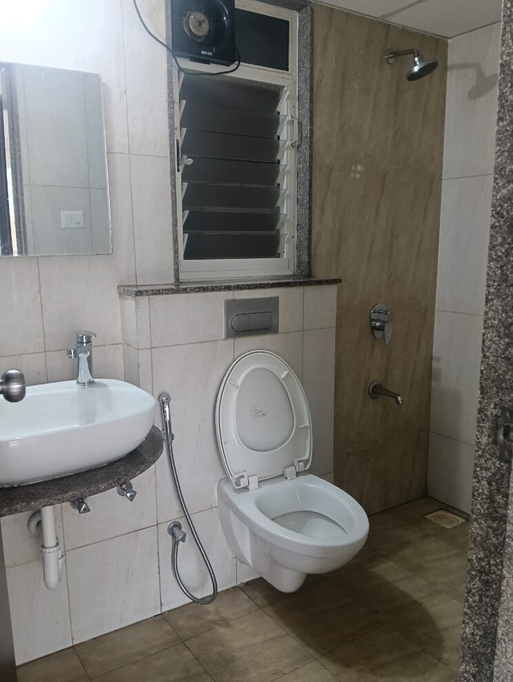 Bathroom, kolte-patil-western-avenue 3 Bedroom 1150 Sq.Ft. Apartment In Wakad Pune 9272351