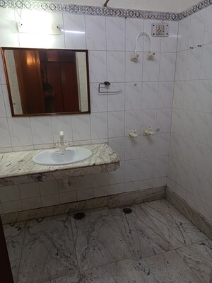 Bathroom in 3 BHK Independent House at Sector 33 – for Rent
