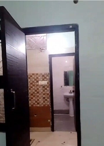 Room in 2 BHK Builder Floor at Vasundhara Sector 3 – for Rent