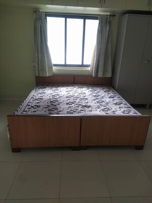 Room in 1 RK Apartment at Gujrat Colony – for Rent