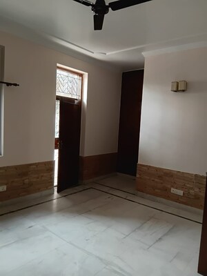 Room in 5 BHK Independent House at RWA Apartments Sector 41, Sector 41 – for Sale