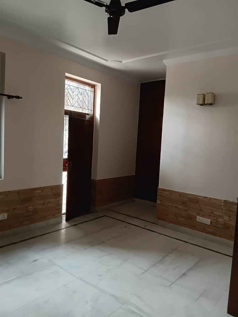 Room, rwa-apartments-sector-41 5 Bedroom 100 Sq.Mt. Independent House In Sector 41 Noida 9272421