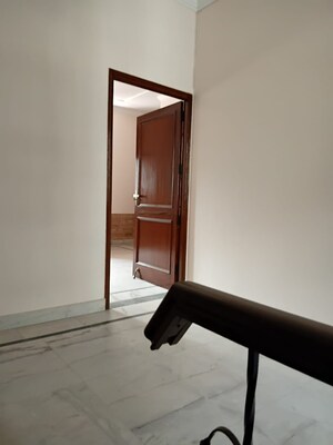 Room in 5 BHK Independent House at RWA Apartments Sector 41, Sector 41 – for Sale