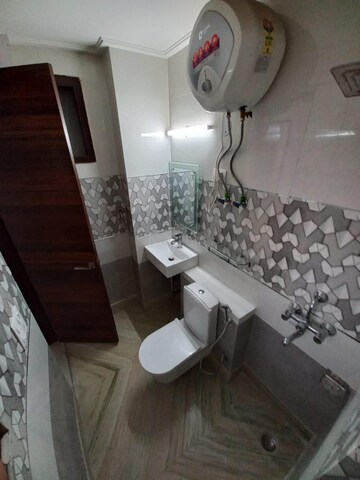 Team Area in 1.5 BHK Builder Floor at Sector 56 – for Rent