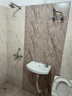 Bathroom in 1 RK Builder Floor at Sector 52 – for Rent