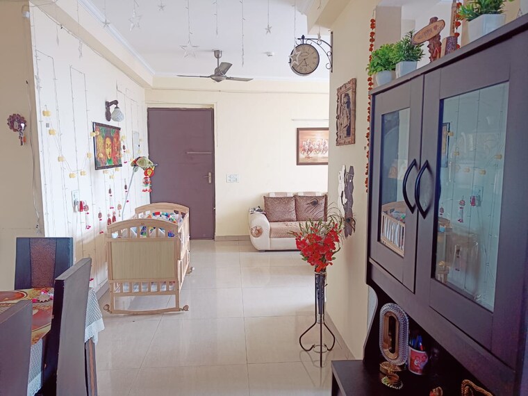Living Room, amrapali-eden-park 3.5 Bedroom 1785 Sq.Mt. Apartment In Sector 50 Noida 9272456