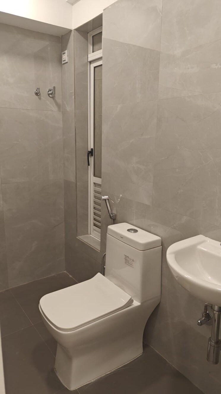 Bathroom, shreem-shree-krishna 1 Bedroom 437 Sq.Ft. Apartment In Powai Mumbai 9272462