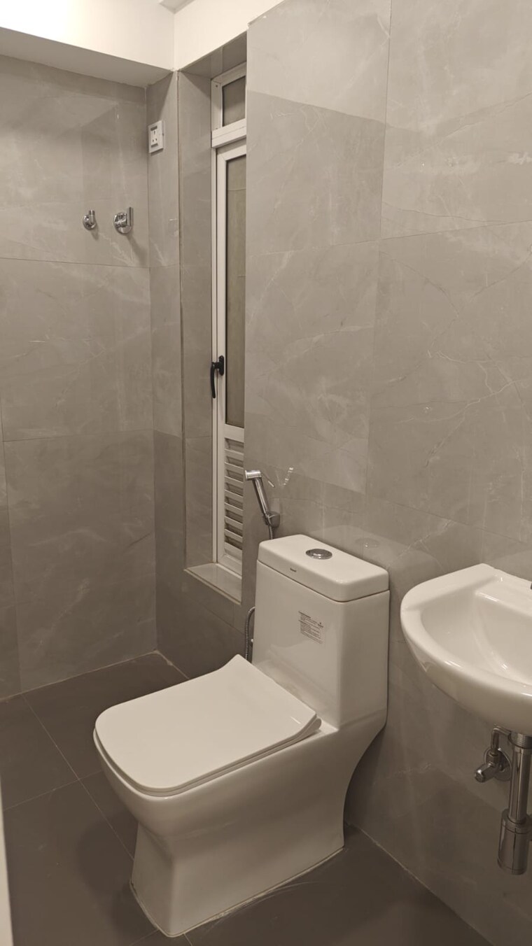 Bathroom, shreem-shree-krishna 1 Bedroom 437 Sq.Ft. Apartment In Powai Mumbai 9272462