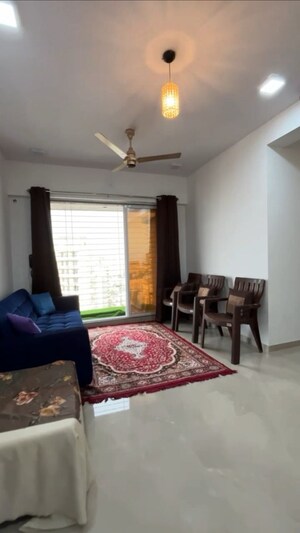 Bedroom in 2 BHK Apartment at Gabadia Heights, Kandivali West – for Rent