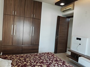 Bedroom in 2 BHK Apartment at Hiranandani Meadows, Manpada – for Rent