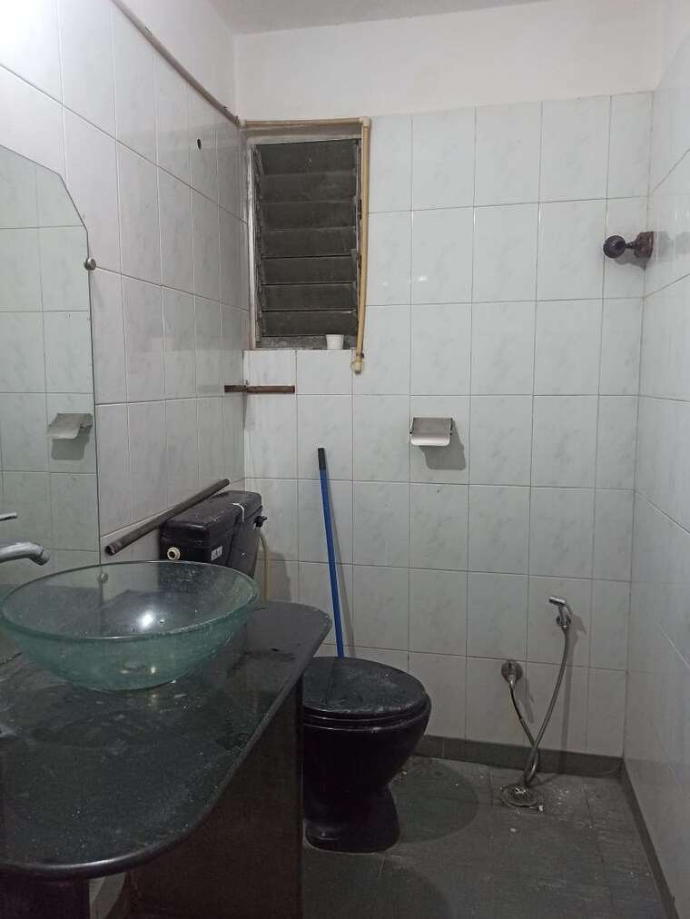 Bathroom, samarth-om-residency 3 Bedroom 1210 Sq.Ft. Apartment In Bhusari Colony Pune 9272585