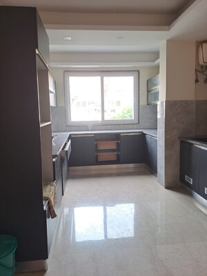 Master Bedroom in 3 BHK Builder Floor at Unitech South City 1, South City 1 – for Rent