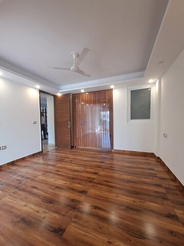 Room in 3 BHK Builder Floor at Unitech South City 1, South City 1 – for Rent