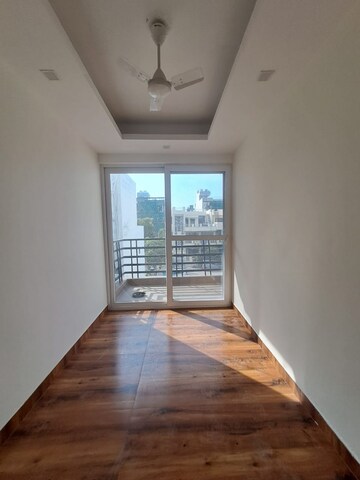 Building Lobby in 3 BHK Builder Floor at Unitech South City 1, South City 1 – for Rent