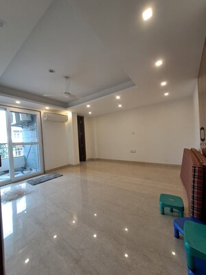 Living Room in 3 BHK Builder Floor at Unitech South City 1, South City 1 – for Rent