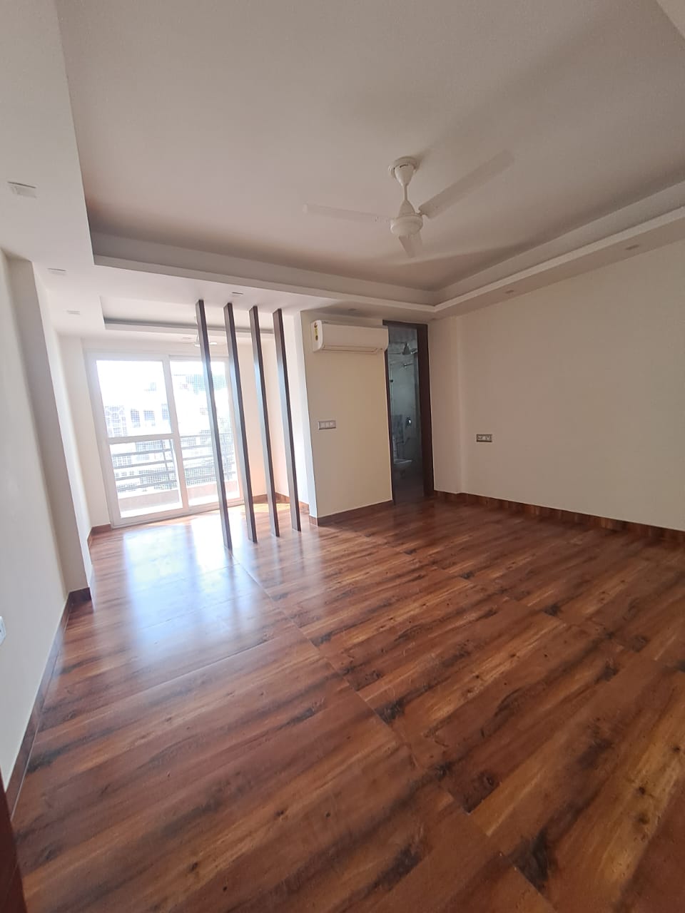 3 BHK + Servant Room Builder Floor For Rent in Unitech South City 1