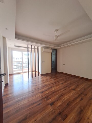 Room in 3 BHK Builder Floor at Unitech South City 1, South City 1 – for Rent