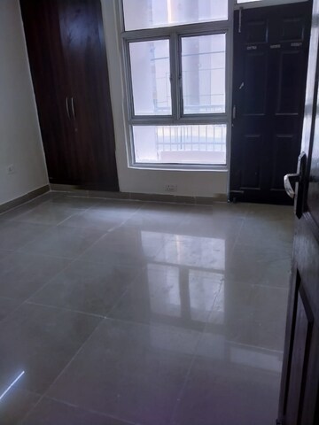 Room in 2 BHK Apartment at Supertech Cape Town, Sector 74 – for Rent