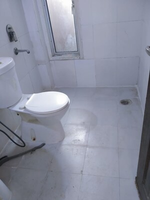 Bathroom in 2 BHK Apartment at Supertech Cape Town, Sector 74 – for Rent