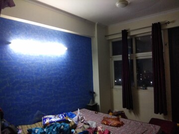 Room in 2 BHK Apartment at Supertech Cape Town, Sector 74 – for Rent
