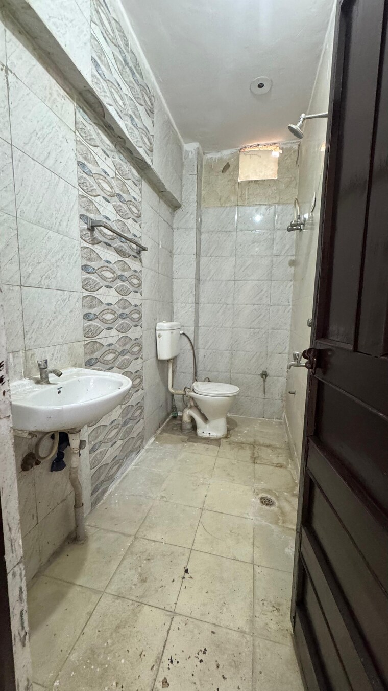 Bathroom, chattarpur 2 Bedroom 900 Sq.Ft. Builder Floor In Chattarpur Delhi 9272667