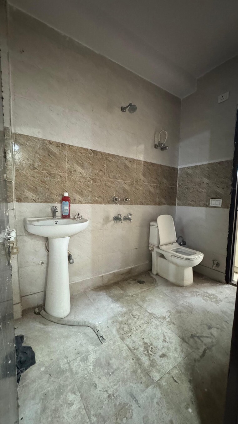 Bathroom, chattarpur 2 Bedroom 900 Sq.Ft. Builder Floor In Chattarpur Delhi 9272667