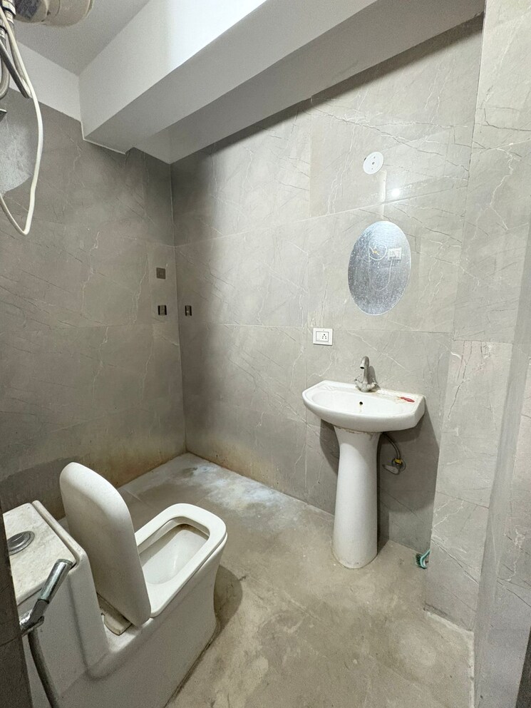Bathroom, chattarpur 2 Bedroom 900 Sq.Ft. Builder Floor In Chattarpur Delhi 9272691
