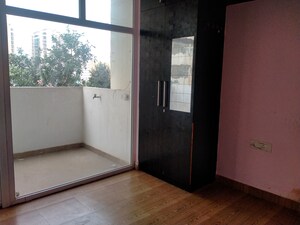 Room in 2 BHK Apartment at Tulip Lemon, Sector 69 – for Rent