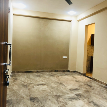 Room in 2.5 BHK Builder Floor at Sector 23a – for Rent