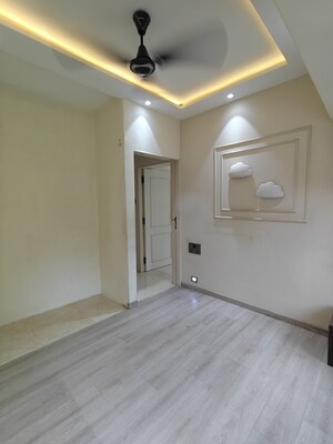 Room in 2 BHK Apartment at Magnum Tower CHS, Andheri West – for Rent