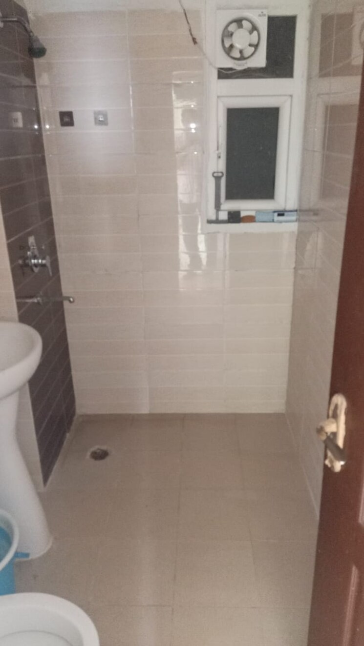 Bathroom, amrapali-zodiac 2 Bedroom 950 Sq.Ft. Apartment In Sector 120 Noida 9272737