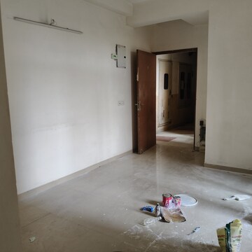 Room in 2 BHK Apartment at Gaur City 2 - 10th Avenue, Sector 16c Greater Noida – for Rent