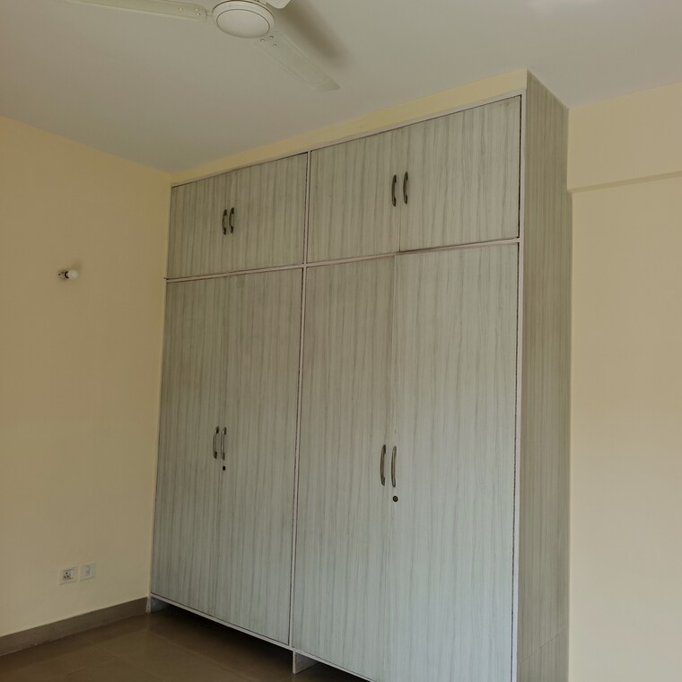 Room, puri-vip-floors 3 Bedroom 275 Sq.Yd. Builder Floor In Sector 81 Faridabad 9272945