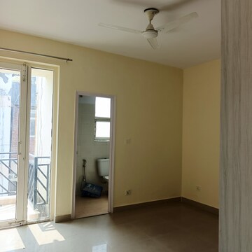 Room in 3 BHK Builder Floor at Puri Vip Floors, Sector 81 – for Rent