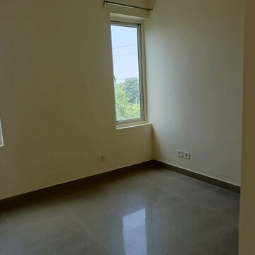 Room in 3 BHK Builder Floor at Puri Vip Floors, Sector 81 – for Rent
