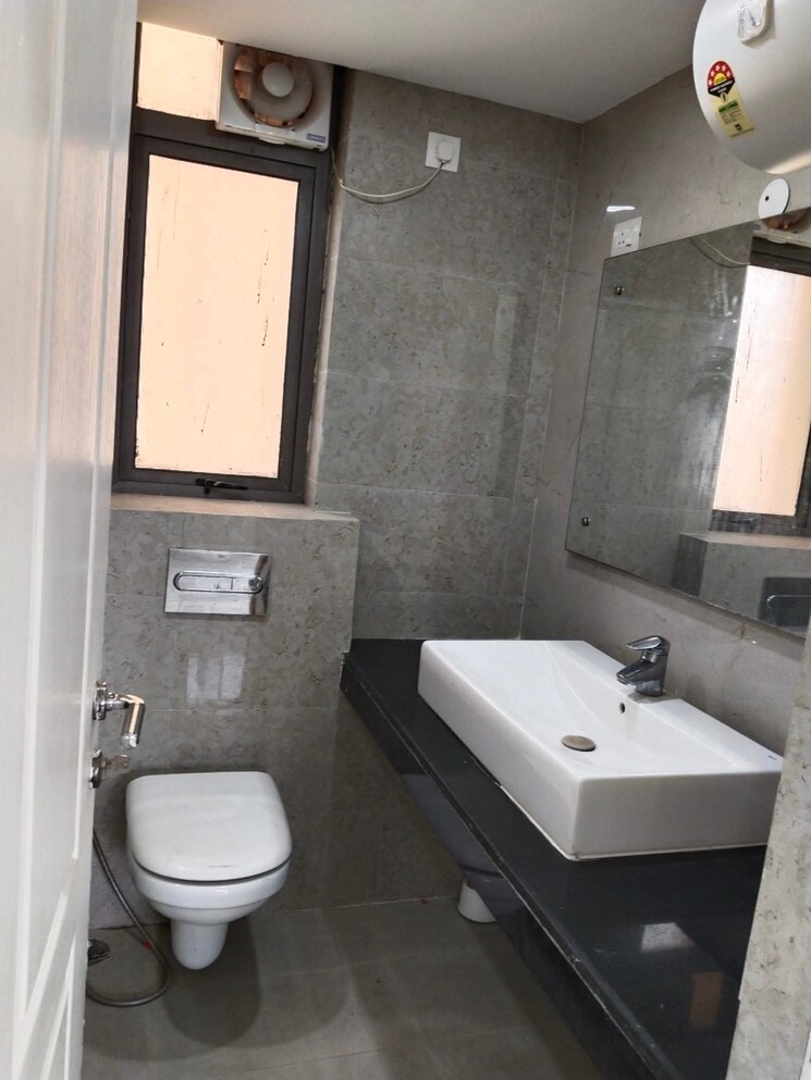 Bathroom, unitech-uniworld-gardens-2 3 Bedroom 1355 Sq.Ft. Apartment In Sector 47 Gurgaon 9272837