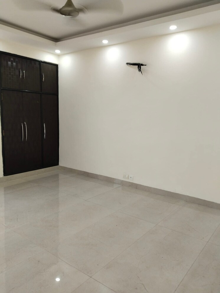 Room, unitech-uniworld-gardens-2 3 Bedroom 1355 Sq.Ft. Apartment In Sector 47 Gurgaon 9272837