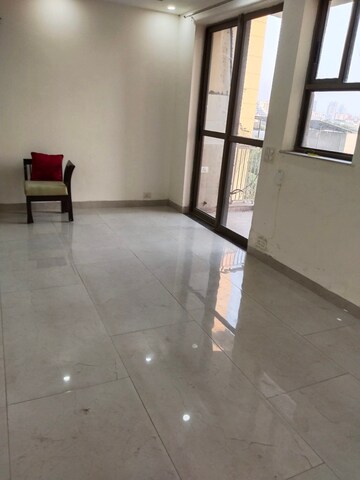 Bathroom in 3 BHK Apartment at Unitech Uniworld Gardens 2, Sector 47 – for Rent