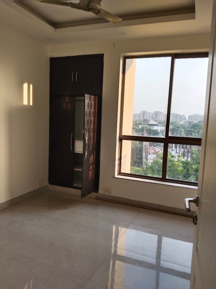 Room, unitech-uniworld-gardens-2 3 Bedroom 1355 Sq.Ft. Apartment In Sector 47 Gurgaon 9272837