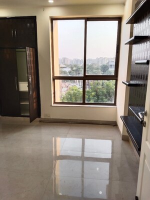 Room in 3 BHK Apartment at Unitech Uniworld Gardens 2, Sector 47 – for Rent