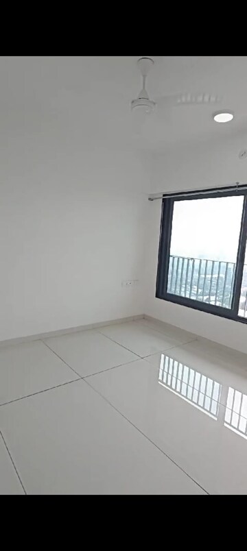 Room in 3 BHK Apartment at Sunteck Avenue 2, Goregaon West – for Rent