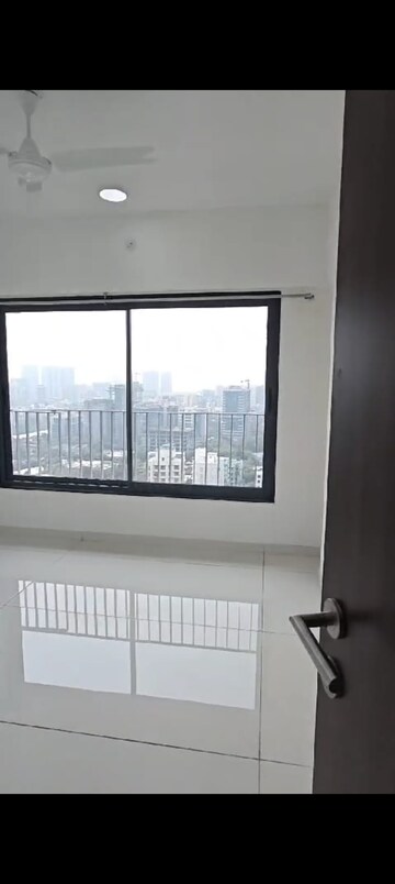 Room in 3 BHK Apartment at Sunteck Avenue 2, Goregaon West – for Rent
