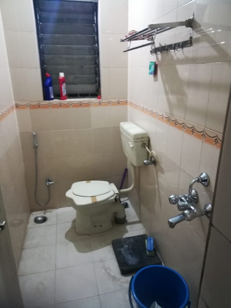 Bathroom, bhusari colony 2 Bedroom 900 Sq.Ft. Apartment In Bhusari Colony Pune 9272857