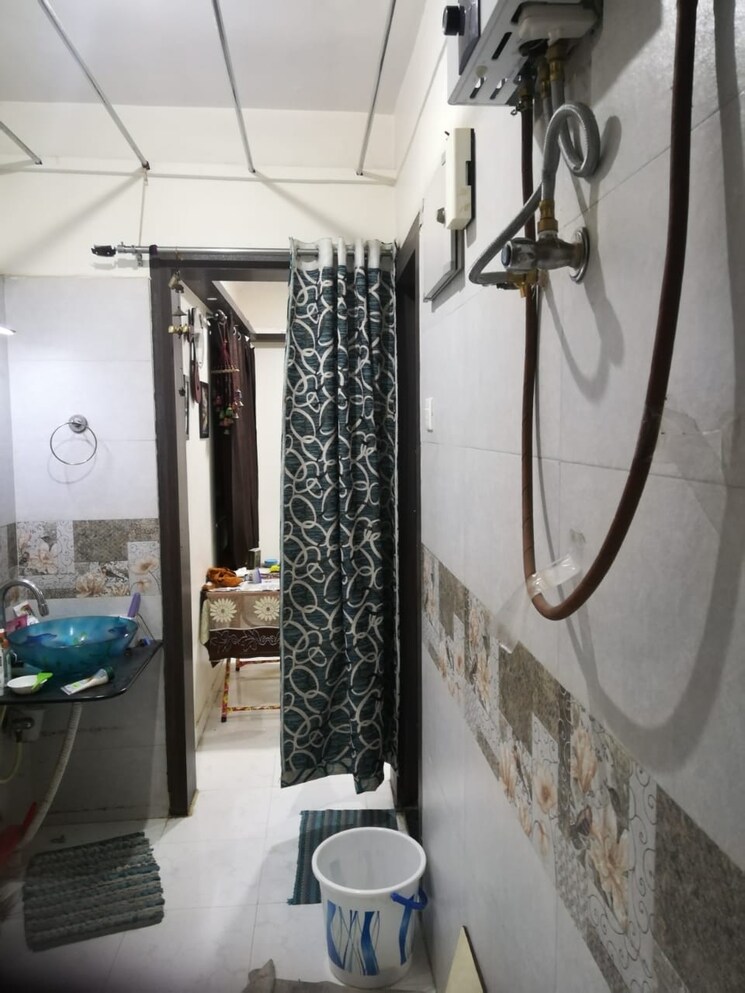 Bathroom, bhusari colony 2 Bedroom 900 Sq.Ft. Apartment In Bhusari Colony Pune 9272857